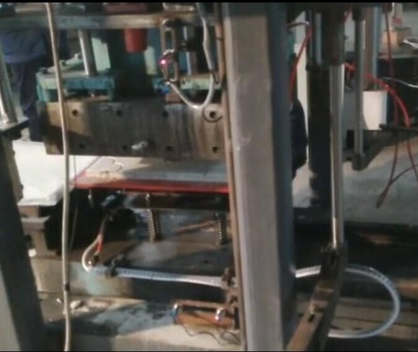 金山機(jī)械發(fā)貨前的試機(jī)現(xiàn)場(chǎng)